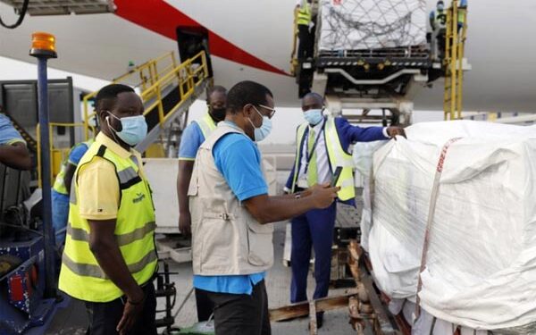 কোভ্যাক্সের প্রথম টিকা পেল ঘানা