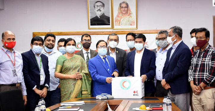 স্বাস্থ্য অধিদপ্তরকে ৫০ লাখ অ্যালকোহল প্যাড দেবে রেড ক্রিসেন্ট