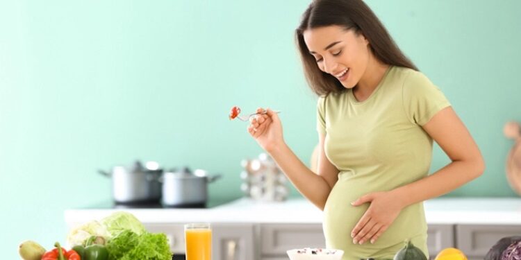 গর্ভাবস্থার প্রথম তিন মাসে যেসব খাবার খাবেন