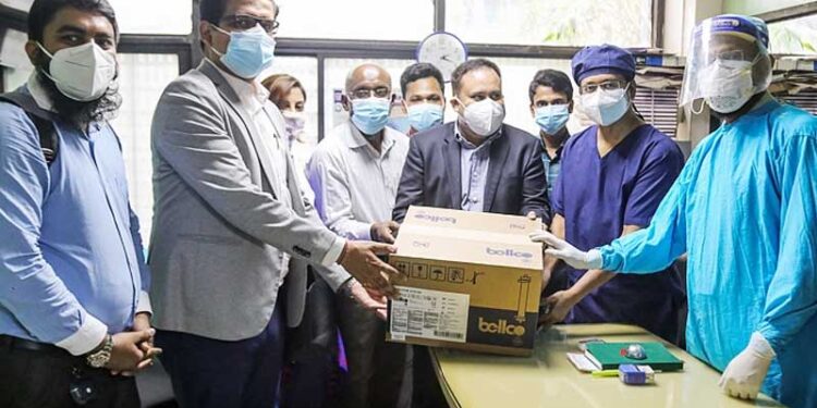 গণস্বাস্থ্য কেন্দ্রকে কিডনি ডায়ালাইসিস সরঞ্জাম দিল মেডট্রনিক বাংলাদেশ