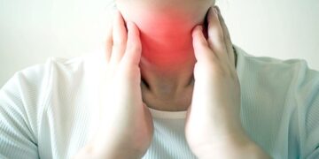 জেনে নিন থাইরয়েড রোগ হলে কি কি লক্ষণ দেখা দেয়