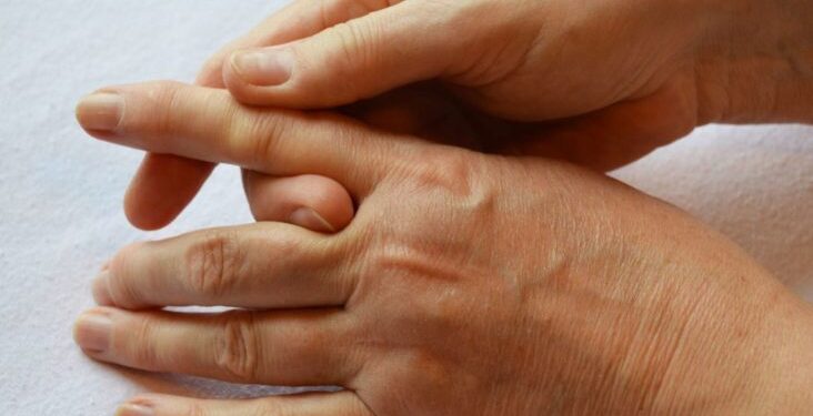 হাতের আঙ্গুলে ব্যথা !