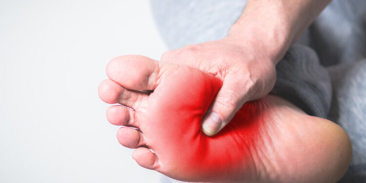 অসহ্য পায়ের ব্যথা, জেনে নিন ঘরোয়া উপায়