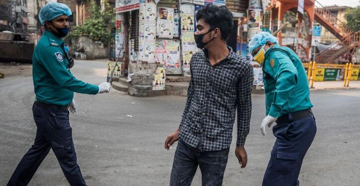 মাস্ক না পরলে আসছে পুলিশের ‘লাঠিপেটা’র বিধান