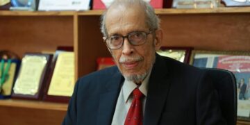 এক্সিলেন্স অ্যাওয়ার্ড পেলেন জাতীয় অধ্যাপক আব্দুল মালিক