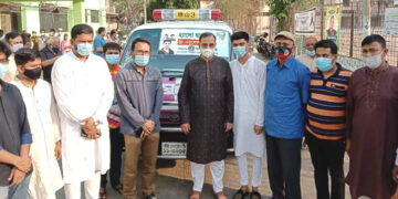 ফ্রি অ্যাম্বুলেন্স নিয়ে হতদরিদ্রদের দুয়ারে ‘হ্যালো ছাত্রলীগ’