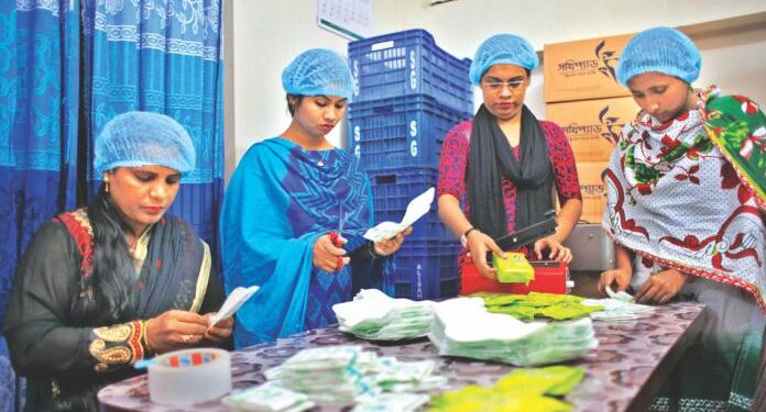 বাজারে নকল স্যানিটারি ন্যাপকিন : মারাত্মক স্বাস্থ্যঝুঁকিতে নারীরা
