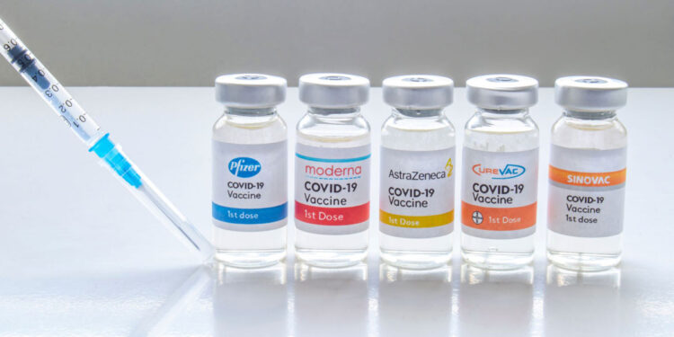 দুই ডোজে দু’রকমের টিকার জন্য আরও গবেষণা প্রয়োজন