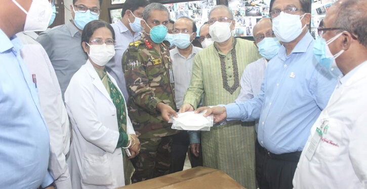 দুই হাসপাতালে মাস্ক দিলো বিএমএ