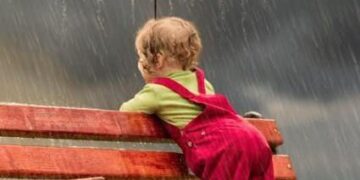 বর্ষায় শিশুকে বাঁচান নানা রোগ থেকে
