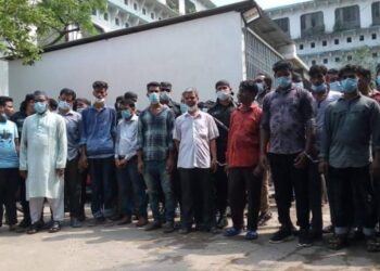 ঢাকা মেডিক্যাল থেকে ২৪ দালাল আটক করেছে র‌্যাব