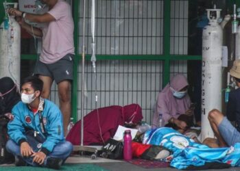 ইন্দোনেশিয়ায় কোভিড বিপর্যয়, মৃতদেহ পড়ে আছে বাড়িঘরে