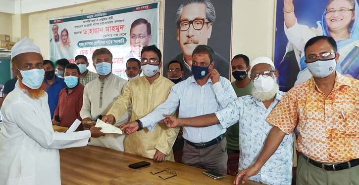 তথ্যমন্ত্রীর পক্ষ থেকে ৩৮ ক্যান্সার রোগী পেলেন ১৯ লাখ টাকা
