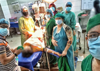 রোগী বাঁচাতে চিকিৎসকদের ৬ ঘণ্টার যুদ্ধ, শ্বাসরুদ্ধকর অপারেশনের কাহিনী !