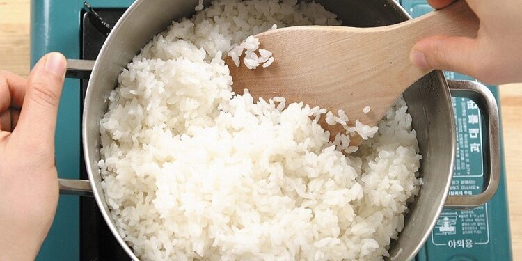 ভাত রান্নার ভুলে বাড়ছে ক্যানসারের ঝুঁকি : গবেষণা