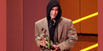 ২০২১ এর ‘আর্টিস্ট অব দ্য ইয়ার’ জাস্টিন বিবার