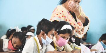 স্বাস্থ্যবিধি মেনে খুললো স্কুল-কলেজ,শিক্ষামন্ত্রীর সতর্কবার্তা
