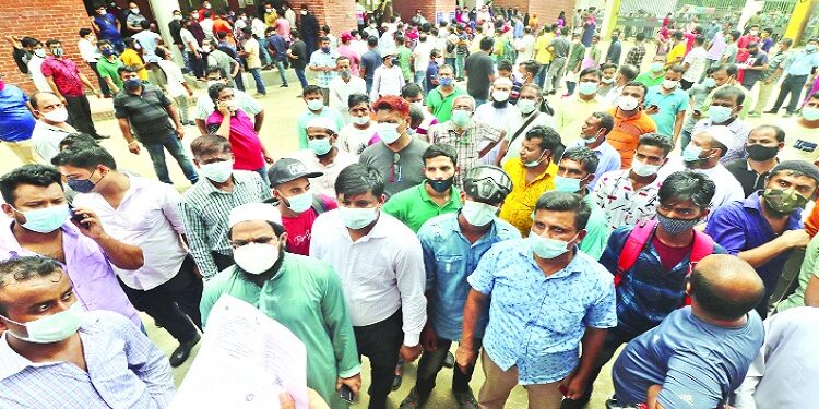 করোনার টিকার চতুর্থ ডোজ দেওয়ার সুপারিশ