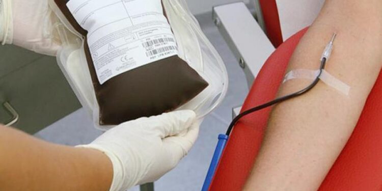 রক্তদানের সময় কী খাবেন বা খাবেন না