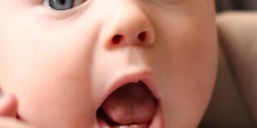 শিশুর নতুন দাঁত উঠলে যত্ন নেবেন যেভাবে