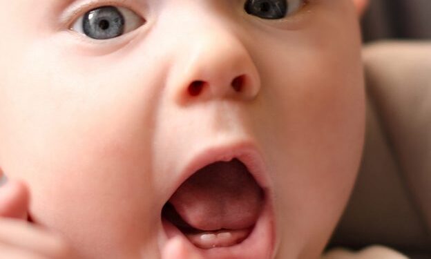 শিশুর নতুন দাঁত উঠলে যত্ন নেবেন যেভাবে