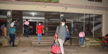 ছাত্রলীগের সংঘর্ষে বন্ধ চমেক, শিক্ষার্থীদের হল ছাড়ার নির্দেশ