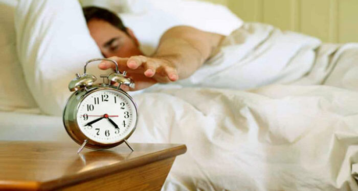 প্রতিদিন অ্যালার্মের শব্দে ঘুম ভাঙলে শরীরে মারাত্মক প্রভাব পড়ে: গবেষণা