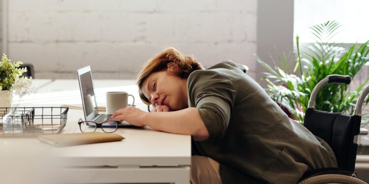 দিনে স্বল্প সময়ে ঘুমানোর উপকারিতা