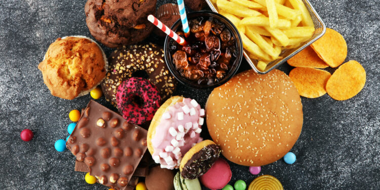 উচ্চ রক্তচাপ থাকলে যেসব খাবার এড়িয়ে চলবেন