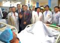 চিকিৎসকদের স্মার্ট রেজিস্ট্রেশন কার্ড দিচ্ছে বিএমডিসি