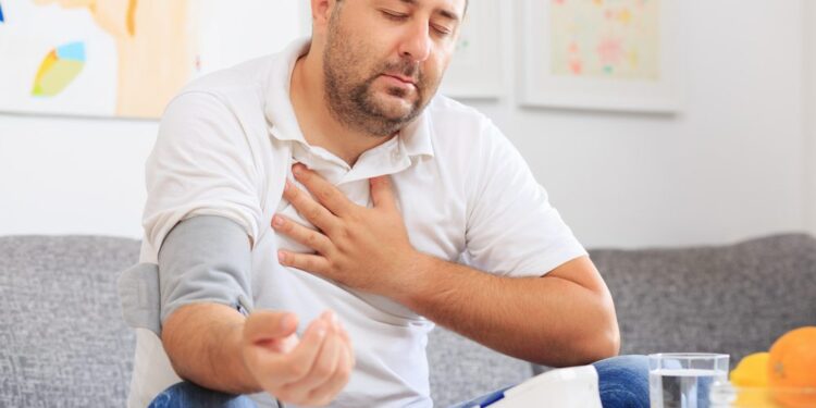 শ্বাসকষ্ট কেন হয়, কী করবেন?