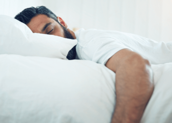 হৃদরোগের ঝুঁকি কমাতে সময়মতো ঘুম চাই