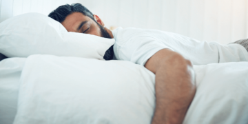 হৃদরোগের ঝুঁকি কমাতে সময়মতো ঘুম চাই
