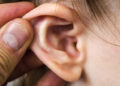 হঠাৎ কানে ব্যথা হলে দ্রুত করণীয়