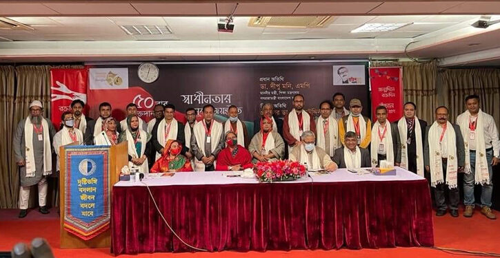 কোয়ান্টাম ফাউন্ডেশনের উদ্যোগে স্বাধীনতার ৫০ বছরে ৫০ বার রক্তদাতাকে সংবর্ধনা