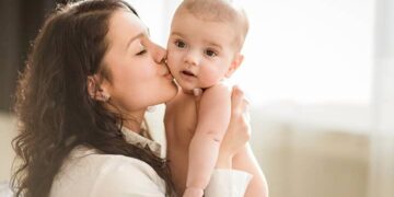 জেনে নিন শীতের শুরুতে আপনার শিশুর যত্নকথা