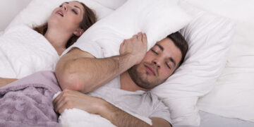 নাক ডাকার সমস্যা হতে পারে যেসব কারণে