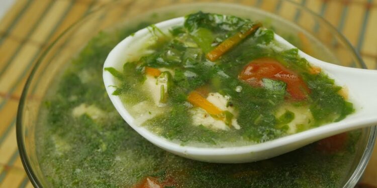 ভিন্ন স্বাদের পুষ্টিকর পালং শাকের স্যুপ