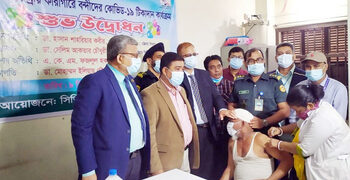 চট্টগ্রামে ৮০০ কারাবন্দিকে দেওয়া হলো ফাইজারের টিকা
