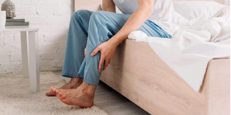 শীতকালে পায়ের রগে টান ধরলে কী করবেন?