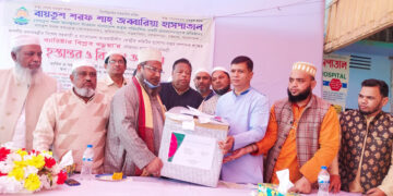ব্যারিষ্টার বিপ্লব বড়ুয়ার সৌজন্যে ঔষধ সামগ্রী পেল লোহাগাড়ার হাসপাতাল