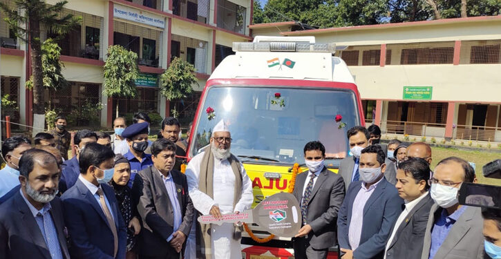 ভারতের উপহারের লাইফ সাপোর্ট অ্যাম্বুলেন্স পেল ফটিকছড়ি স্বাস্থ্য কমপ্লেক্স