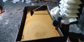 অস্বাস্থ্যকর গুড়ের কারখানায় ভ্রাম্যমাণ আদালতের জরিমানা ও সিলগালা