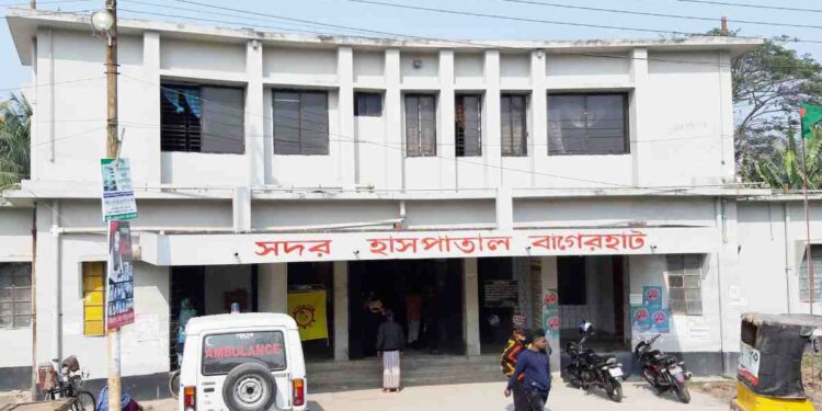 বাগেরহাট সদর হাসপাতালে চিকিৎসক সঙ্কটে রোগীদের দুর্ভোগ