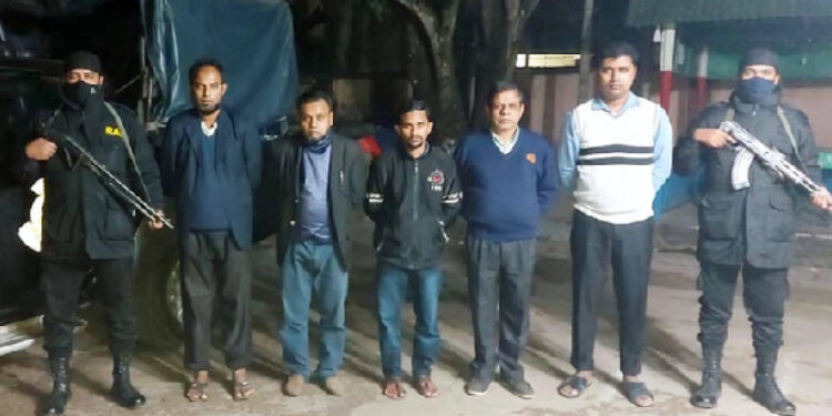 কুমিল্লায় ৫ ভুয়া ‘ডিগ্রিধারী’ ডাক্তারকে গ্রেপ্তার করল র‌্যাব-১১