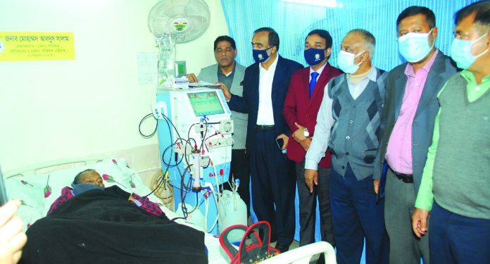 চট্টগ্রাম ডায়াবেটিক জেনারেল হাসপাতালে ডায়ালাইসিস মেশিন হস্তান্তর জেলা পরিষদের