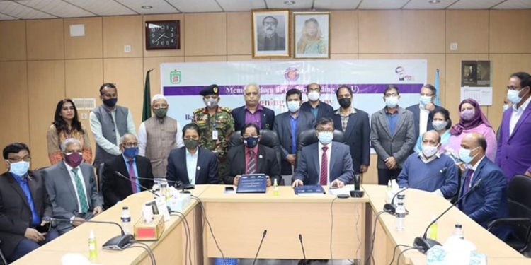 গবেষণায় এগিয়ে নিতে বিএসএমএমইউ ও বিসিএসআইআরের সমঝোতা স্বাক্ষর