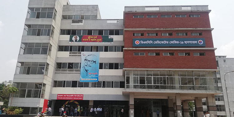 রাজধানীর ডিএনসিসি কোভিড ডেডিকেটেড হাসপাতালসহ চারটি হাসপাতালে টিকা পাচ্ছেন পরিবহন শ্রমিকরা