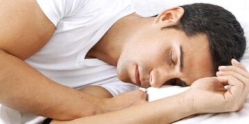 কেন আপনার বামপাশ হয়ে ঘুমানো উচিত?