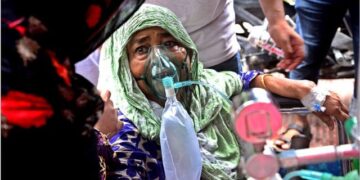 পুরুষদের তুলনায় নারীরা বেশি আক্রান্ত হচ্ছে ওমিক্রনে
